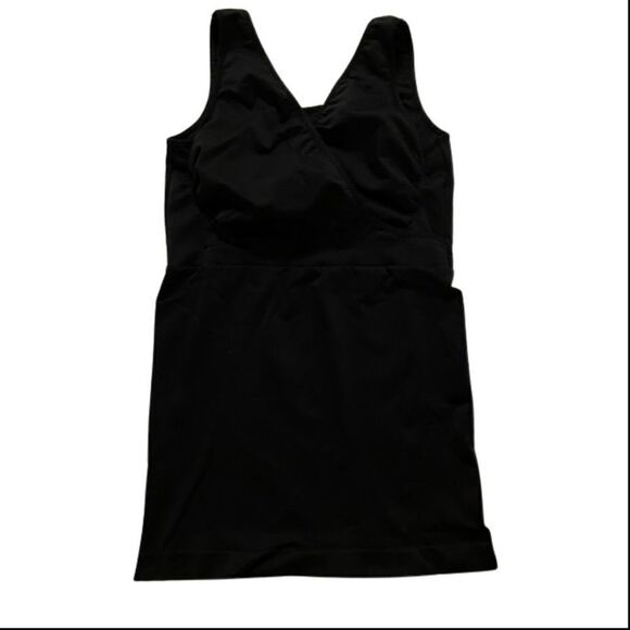 Ingrid+Isabel ~ Maternity ~ black tank top ~ size L ~ side ruching for comfort - Picture 1 of 3